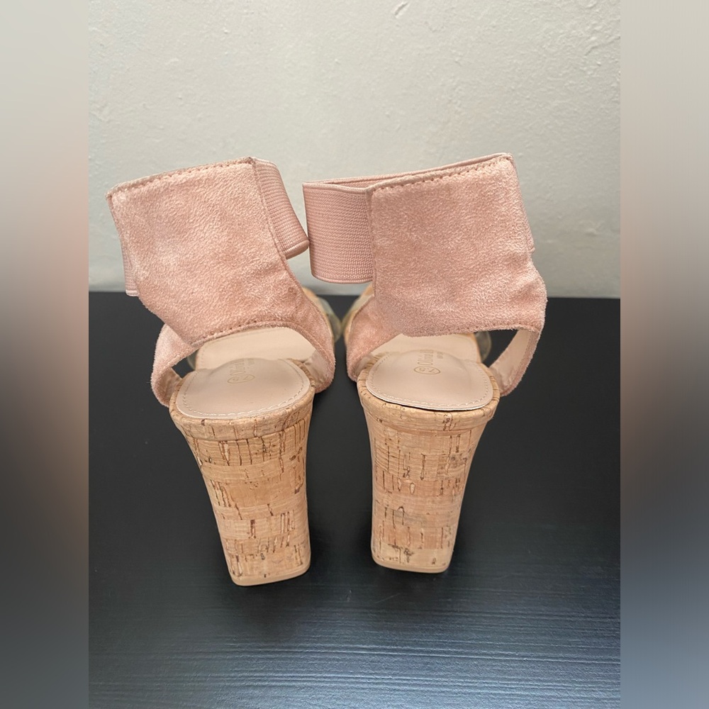 Lulu’s high heels - Picture 4 of 4